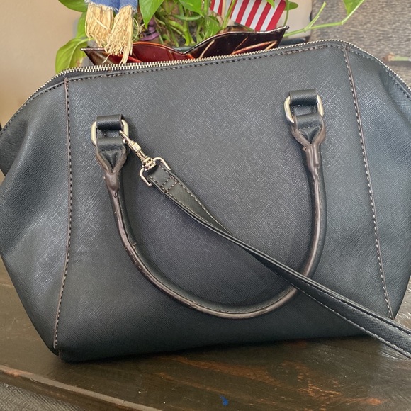 Liz Claiborne Tote - Picture 2 of 6